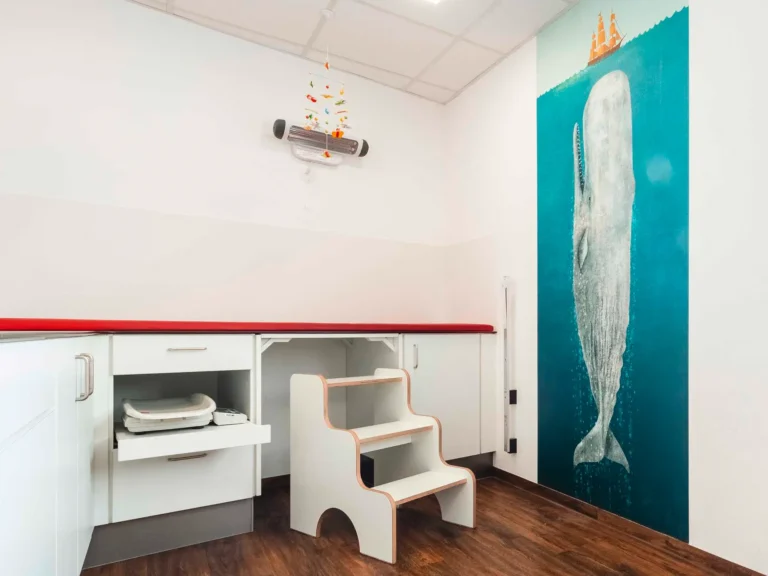 Sprechzimmer mit Walfisch